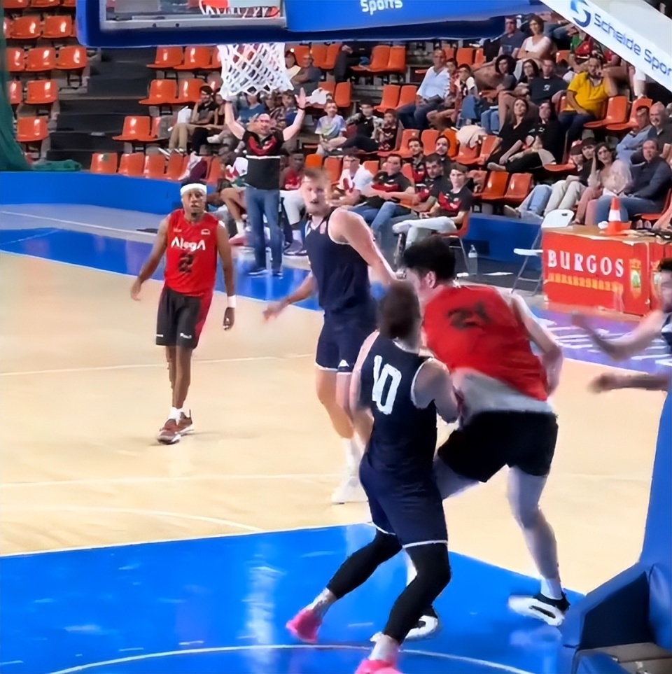 期待他早点, 余嘉豪在罚